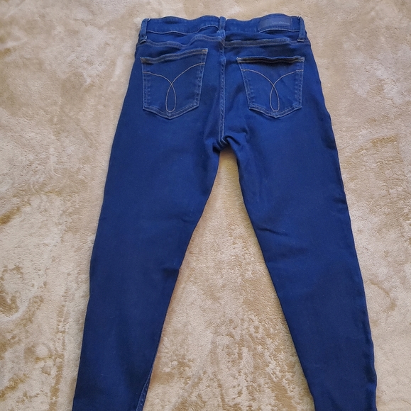 Calvin Klein - Picture 2 of 5